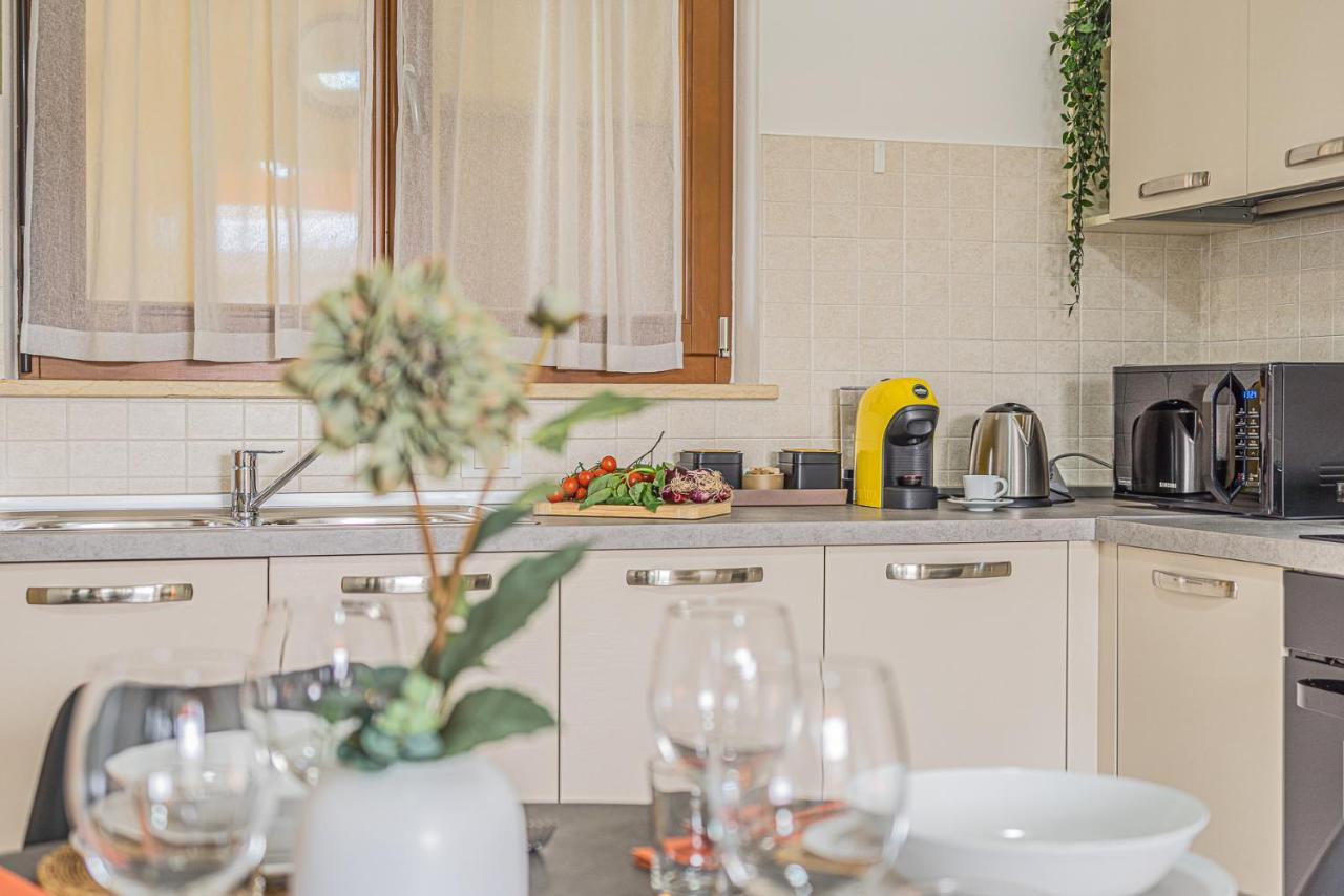 Hygge Family Apartment - One Step Away From The Lake!!! Sirmione Eksteriør bilde